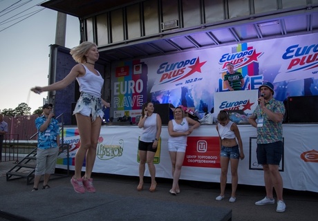 «EURO RAVE» и «Чемпионат мокрых маек» в ТРЦ «Макси»