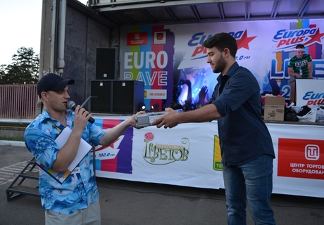 «EURO RAVE» и «Чемпионат мокрых маек» в ТРЦ «Макси»