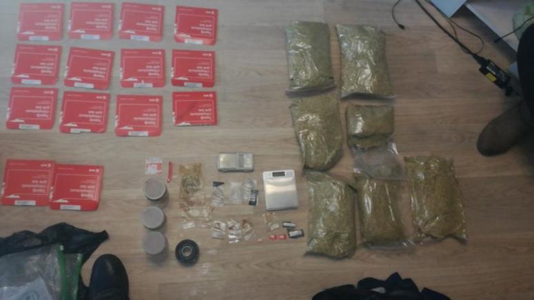Полицейские изъяли у трех читинцев особо крупную партию синтетических наркотиков