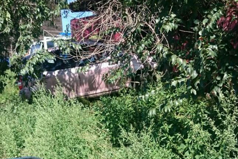 Водитель въехал в забор частного дома в районе Рахова в Чите