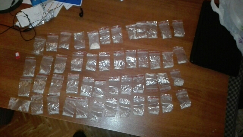Полицейские изъяли у трех читинцев особо крупную партию синтетических наркотиков