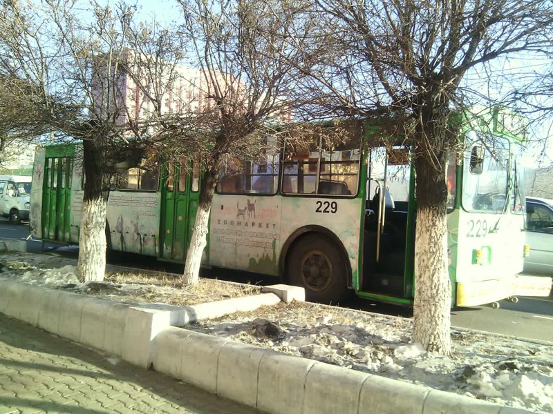 Движение по одной из полос заблокировано у администрации Читы из-за ДТП с троллейбусом
