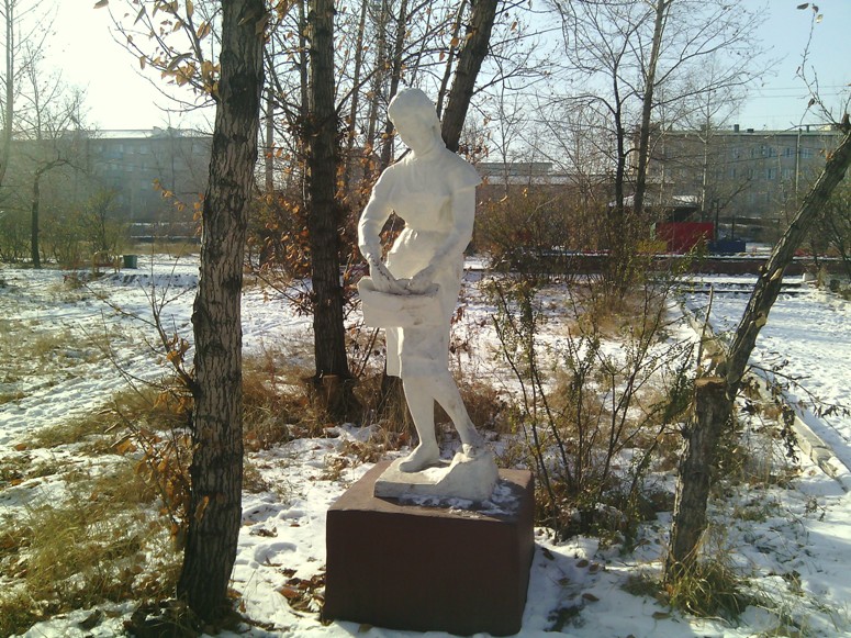 Хулиганы «распаковали» скульптуру оленя в парке «Коллективный труд» в Чите